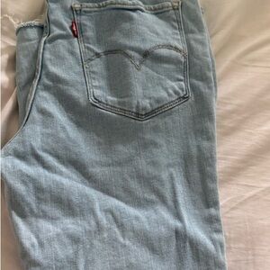 Levi's Woman Jeans in light color blue.